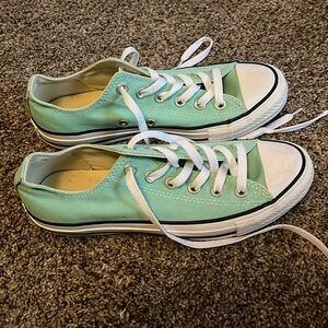 Converse, women’s size 8